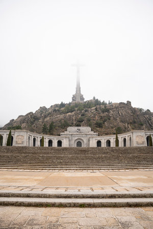 Foggy Front View of the Valley of the Fallenの写真素材