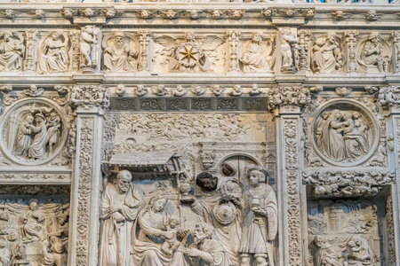 Ãvila Cathedral's Bishop Sculpture: An Artistic Masterpieceの写真素材