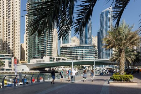 DUBAI, UAE, JANUARY 13, 2019: Tourists walk along the promenadeのeditorial素材