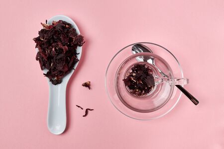 Dry hibiscus tea lies in a spoonの写真素材