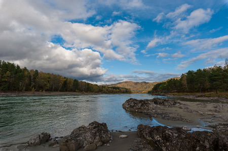 turquoise mountain Katun river with rocky shores of a beautiful Sunny dayのeditorial素材