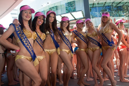 GOLD COAST, AUSTRALIA - OCTOBER 2, 2011: Unidentified participants of successful Guinness World Record longest bikini parade prepares for march on October 2,2011 in Gold Coast, QLD, Australiaのeditorial素材