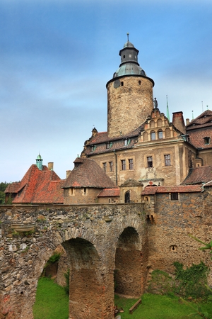 Bridge to old castle Czocha in Polandのeditorial素材