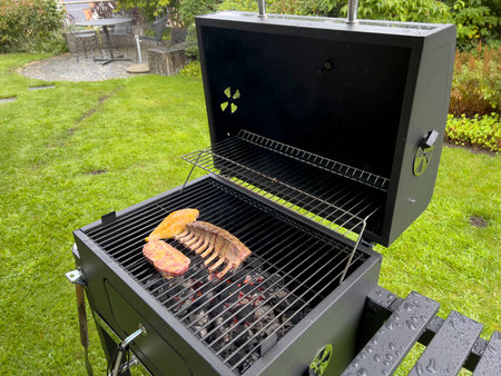 Grilling in the garden even when it rains is nice.の写真素材