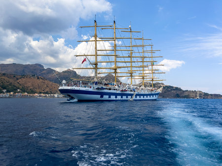 The big ship arrived in Taormina.の写真素材