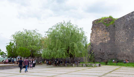 Diyarbakir - Turkey - 05-01-2019: Old City Walls in the city of Diyarbakir, Turkey. People walk around the city walls and rest.のeditorial素材