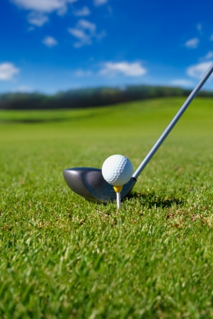 Golf club with ball on teeの販売画像
