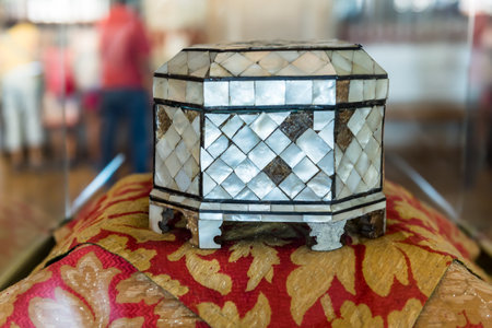 The box where Beard of the Islamic prophet Mohammed is set and displayed at Mevlana Museum in Konya,Turkey.28 August 2017のeditorial素材