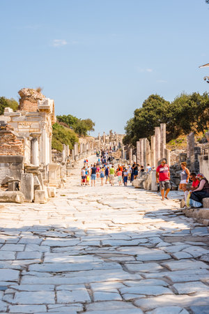 People visit ancient ruins at Ephesus historical ancient city, in Selcuk,Izmir,Turkey:20 August 2017のeditorial素材