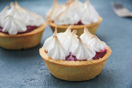 shortbread tart with raspberry curd and meringueの写真素材