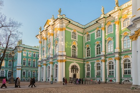 SAINT PETERSBURG, RUSSIA - DECEMBER 08, 2015: People go to the entrance to the Hermitage Winter Palace. Hermitage is one of the largest and oldest museums of art and culture in the worldのeditorial素材