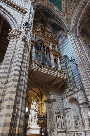 Orvieto, Italy â March 24, 2018:  Interior of Orvieto Cathedral, 14th-century Roman Catholic cathedralのeditorial素材