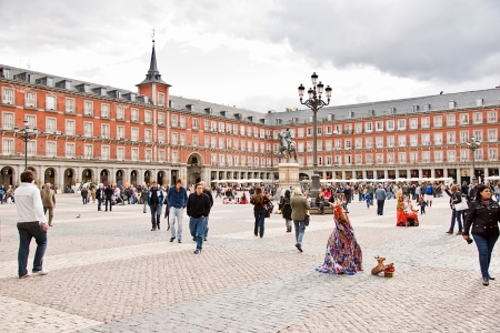  MADRID - APRIL 20: The Plaza Mayor, tourists people enjoy spring evening at square, visited by thousands of tourists on April 20, 2012 in Madrid, Spain.This square was inaugurated in 1620 by Felipe III.のeditorial素材