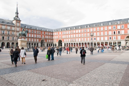  MADRID - APRIL 20: The Plaza Mayor, tourists people enjoy spring evening at square, visited by thousands of tourists on April 20, 2012 in Madrid, Spain.This square was inaugurated in 1620 by Felipe III.のeditorial素材