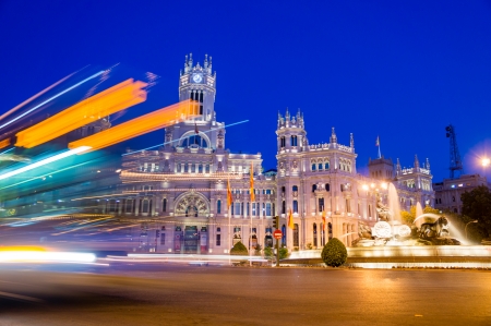 MADRID - SEPTEMBER 08: Cibeles Fountain and the Royal Mail office at night on September 08, 2013 in Madrid, Spain.のeditorial素材