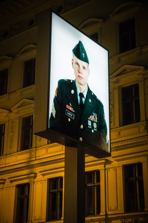 BERLIN, GERMANY - SEPTEMBER 18:   Checkpoint Charlie on September 18, 2013 in Berlin, Germany. It's the best-known Berlin Wall crossing point between East and West Berlin during the Cold War.のeditorial素材