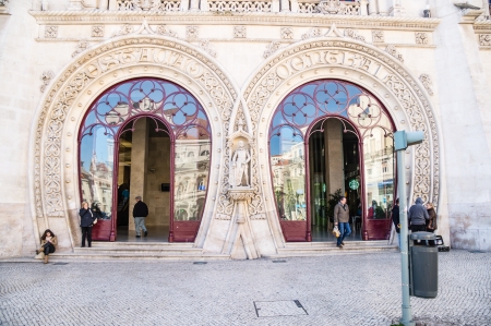LISBOA, PORTUGAL - NOVEMBER 28: Rossio Lisbon central station, main entrance on November 28, 2013 in Lisbon, Portugal. It was designed between 1886 and 1887 by Portuguese architect José Luís Monteiro.のeditorial素材