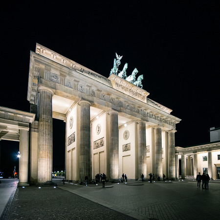 BERLIN, GERMANY - SEPTEMBER 16:Brandenburg Gate and Pariser Platz on September 16, 2013 in Berlin, Germany.Called Brandenburger Tor, it's one of the few monuments that survived after Second World War. のeditorial素材