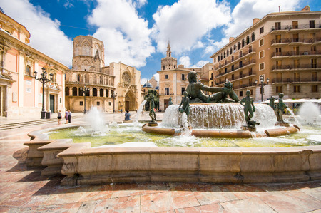 VALENCIA, SPAIN - JULY 14: tourist in Virgin square with the Basilica of the Desamparados Virgin on July 14, 2014 in Valencia, Spain. It was built between 1652 and 1666.のeditorial素材