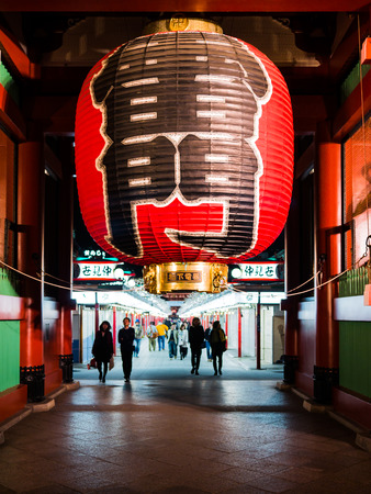 TOKYO, JAPAN - MARCH 21: The Kaminarimon (Thunder Gate), the outer gate of Sensoji Temple on March 21, 2015 in Tokyo, Japan. This buddhist temple is the symbol of Asakusa.のeditorial素材