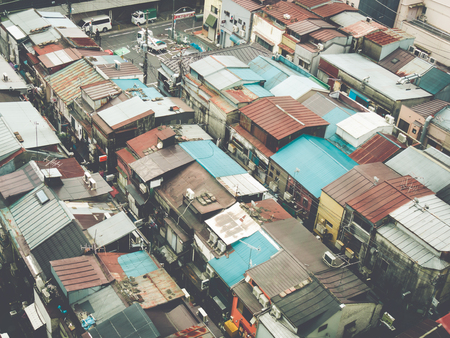 TOKYO, JAPAN - MARCH 31: Shinjuku Goen on March 31, 2015 in Tokyo, Japan.Over 200 tiny shanty-style bars, clubs and eateries are squeezed into this area.のeditorial素材