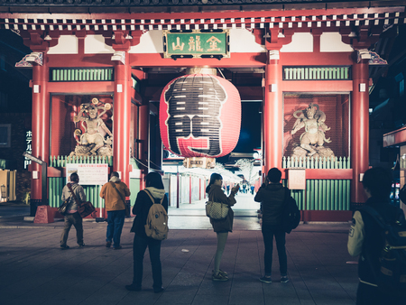 TOKYO, JAPAN - MARCH 21: The Kaminarimon (Thunder Gate), the outer gate of Sensoji Temple on March 21, 2015 in Tokyo, Japan. This buddhist temple is the symbol of Asakusa.のeditorial素材
