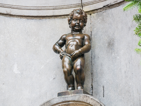 BRUSSELS, BELGIUM - DECEMBER 13: Manneken Pis statue, statue of a pissing boy on December 13 in Brussels, Belgium.のeditorial素材