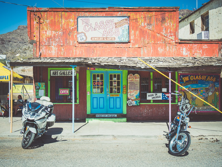 OATMAN, USA - SEPTEMBER 06: Oatman street on September 06, 2015 in Oatman, California, United States. Oatman is a former mining town in the Black Mountains of Mohave County.のeditorial素材
