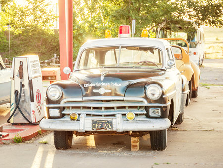PEACH SPRINGS, USA - SEPTEMBER 06: old cars in historic Route 66 on September 06, 2015 in Peach Springs, Arizona, United States. Route 66 was established on November 11, 1926.のeditorial素材