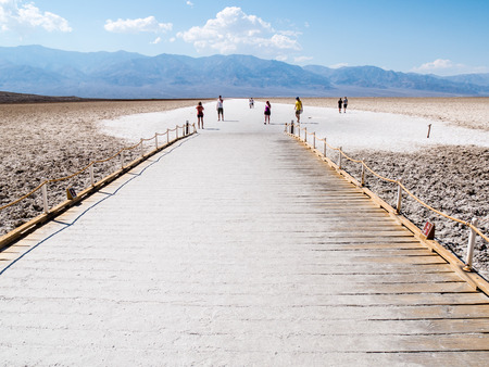DEATH VALLEY, USA - SEPTEMBER 11: Unidentified tourists on September 11, 2015 in Death Valley Park, California, United States. It is the lowest, driest, and hottest area in North America.のeditorial素材