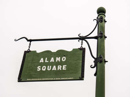 SAN FRANCISCO, USA - SEPTEMBER 14: Alamo Square on September 14, 2015 in San Francisco, California, United States. It is a residential neighborhood and park in San Francisco.のeditorial素材