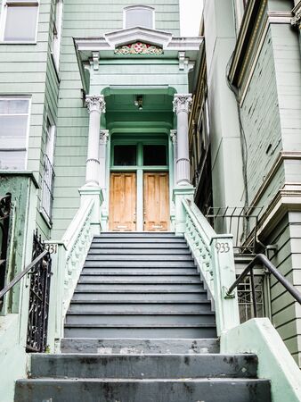 SAN FRANCISCO, USA - SEPTEMBER 14: Alamo Square on September 14, 2015 in San Francisco, California, United States. It is a residential neighborhood and park in San Francisco.のeditorial素材
