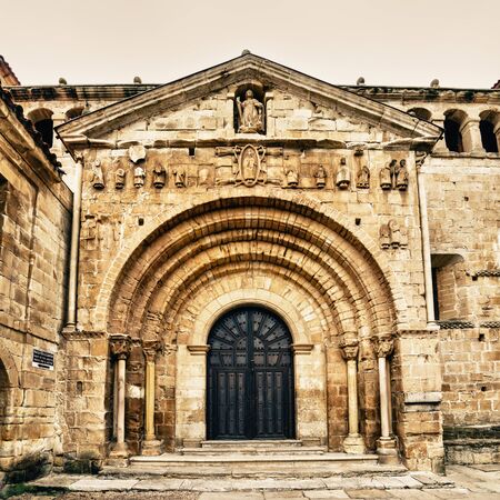 SANTILLANA DEL MAR,CANTABRIA,SPAIN - 31 AUGUST,2016: Ancient building with archlike entranceのeditorial素材