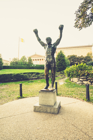 Philadelphia, Pennsylvania, USA - 16 October, 2016: Metal statue of boxer (Rocky Balboa) with hands up in the Philadelphia Museum of Artのeditorial素材
