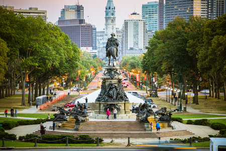 Philadelphia, Pennsylvania, USA - 16 October, 2016: Eakins Oval is a traffic circle. It forms the northwest end of the Benjamin Franklin Parkway just in front of the Museum of Art.のeditorial素材