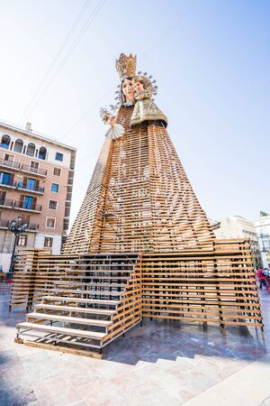 VALENCIA, SPAIN - MARCH 15: Virgin square with the Basilica of the Desamparados Virgin on March 15, 2017 in Valencia, Spain. It was built between 1652 and 1666.のeditorial素材
