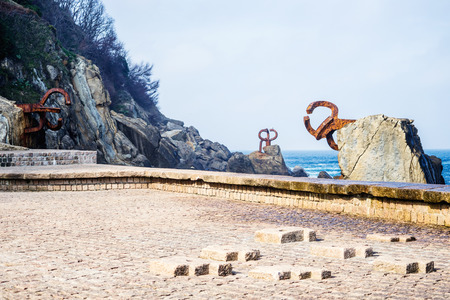 SAN SEBASTIAN, SPAIN - FEBRUARY 22, 2017: Detail of "Peine del Viento" set of sculptures of Eduardo Chillidaのeditorial素材