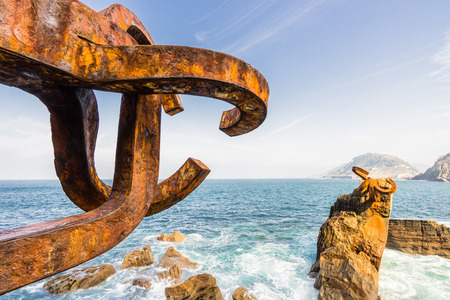 SAN SEBASTIAN, SPAIN - FEBRUARY 22, 2017: Detail of "Peine del Viento" set of sculptures of Eduardo Chillidaのeditorial素材