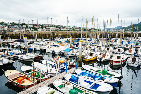 SAN SEBASTIAN,SPAIN - 30 AUGUST,2016:Boats moored in San Sebastian bayのeditorial素材