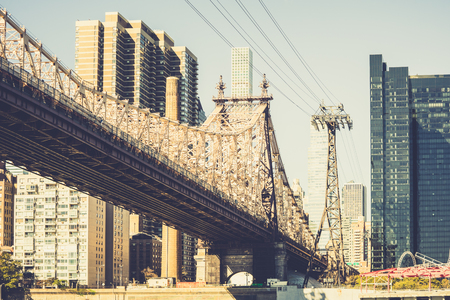 Roosevelt Island, New York, USA - 23 October, 2016: Ed Koch Queensboro Bridgeのeditorial素材