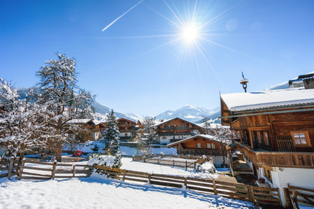 ALPBACH, AUSTRIA - MARCH 09: typical wooden houses on March 09, 2016 in Alpbach, Tyrol, Austria.のeditorial素材