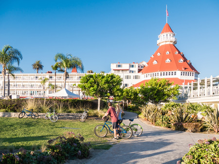 SAN DIEGO, USA - SEPTEMBER 19: Coronado Island on September 19, 2015 in California, United States. San Diego has estimated population of 1,381,069 as of July 1, 2014.のeditorial素材