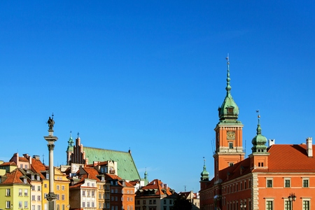 Old town architecture square landmark in warsaw with column and castleのeditorial素材