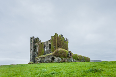 Ballycarbery Castle is a castle near  Cahersiveen, County Kerry, Ireland. The castle is situated high on a grass hill facing the sea.   The present ruins were constructed in the 16th century.の写真素材