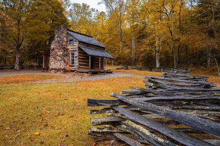 GATLINBURG, TN - OCT 8: Autumn at the John Oliver Cabin in Cades Cove in Great Smoky Mountains National Park, Tennessee on October 8, 2017.のeditorial素材