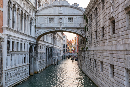 Bridge of Sighs in Venice Italy, named for the sighs of prisoners that could be heard as they were led from the Doge's  Palace to prisonの写真素材