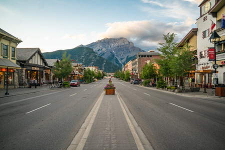 BANFF, CANADA - JULY 4, 2018: Downtown Banff, Alberta along Banff Avenueのeditorial素材