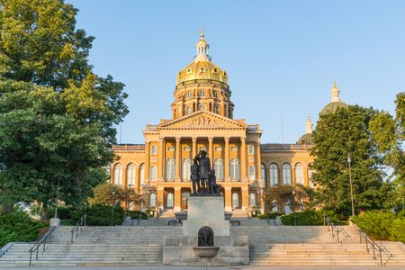 DES MOINES, IA: Facade of the Iowa State Capitol Building in Des Moines, Iowaの写真素材