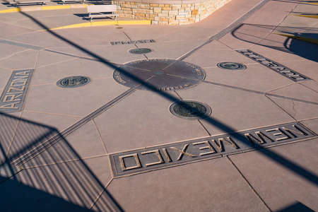 Teec Nos Pos, AZ - October 10,2021:  The Four Corners Monument marks the intersection of the state borders of Colorado, New Mexico, Utah and Arizonaのeditorial素材