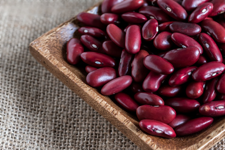 red kidney bean in wood bowl on gunnyの写真素材